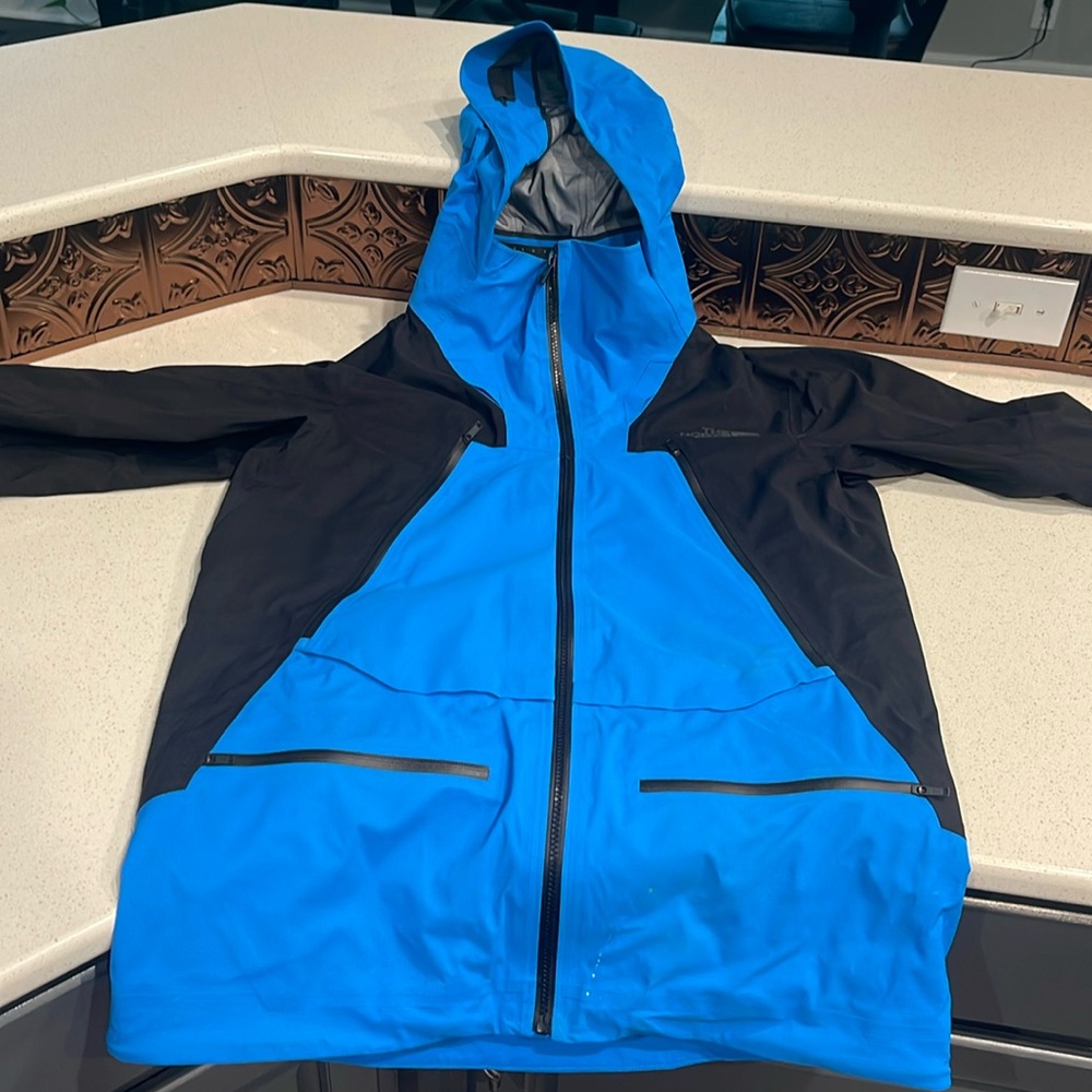 North face rain jacket.  Mens small.